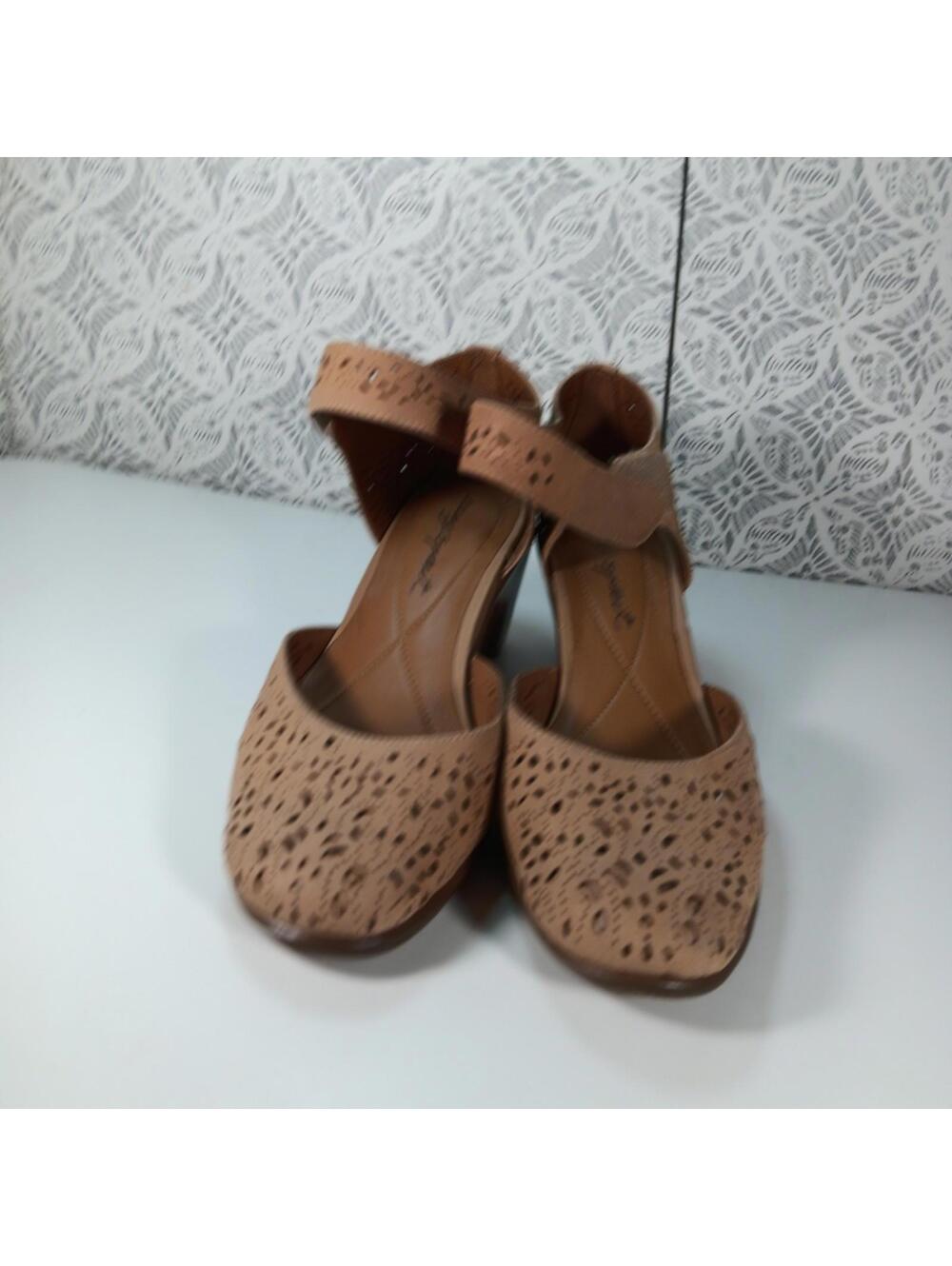 Easy Spirit Cindi  Nude Laser-Cut Mary Jane Heels 2 3/4” Comfort Wedge 7w